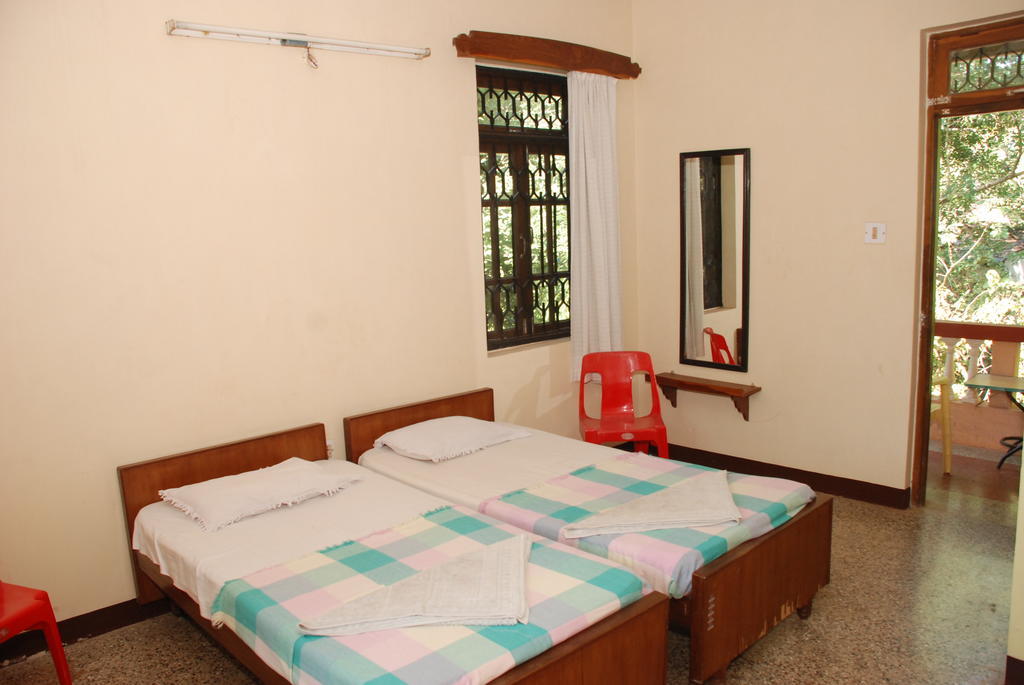 Pinto Guest House Кандолим Стая снимка