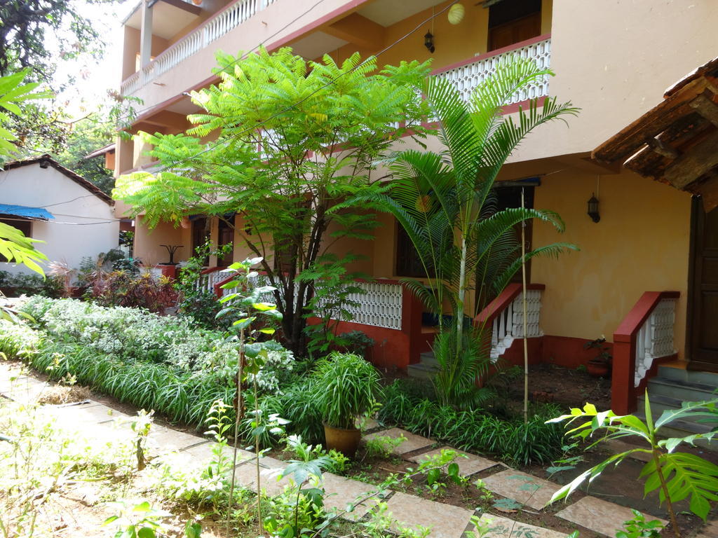 Pinto Guest House Кандолим Екстериор снимка