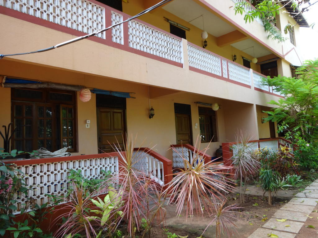 Pinto Guest House Кандолим Екстериор снимка